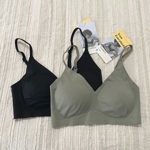 New with tags True & Co Everybody Triangle Bra Small